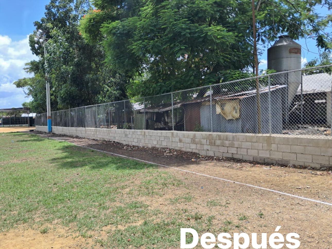 29 de septiembre- Se realizó la reconstrucción de la verja perimetral izquierda del Play Juan Francisco Almánzar.